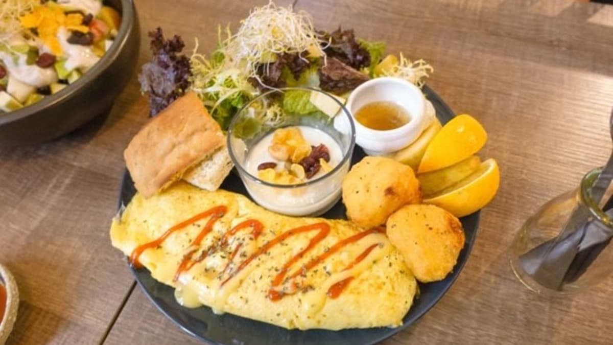宜蘭口袋名單再+1!超萌店貓陪吃大分量「起司歐姆蕾」,酥脆素雞塊比真肉還扎實 宜蘭口袋名單再+1!超萌店貓陪吃大分量「起司歐姆蕾」,酥脆素雞塊比真肉還扎實