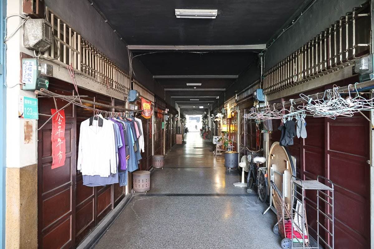 【新開店】超神祕!台南小店藏身市場2樓賣咖哩,來用餐還能買老闆娘畫作 【新開店】超神祕!台南小店藏身市場2樓賣咖哩,來用餐還能買老闆娘畫作
