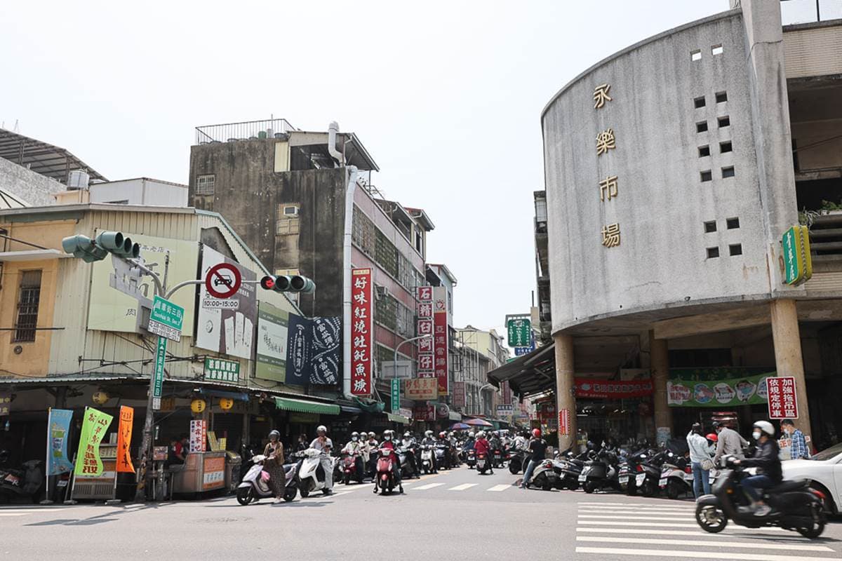 【新開店】超神祕!台南小店藏身市場2樓賣咖哩,來用餐還能買老闆娘畫作 【新開店】超神祕!台南小店藏身市場2樓賣咖哩,來用餐還能買老闆娘畫作