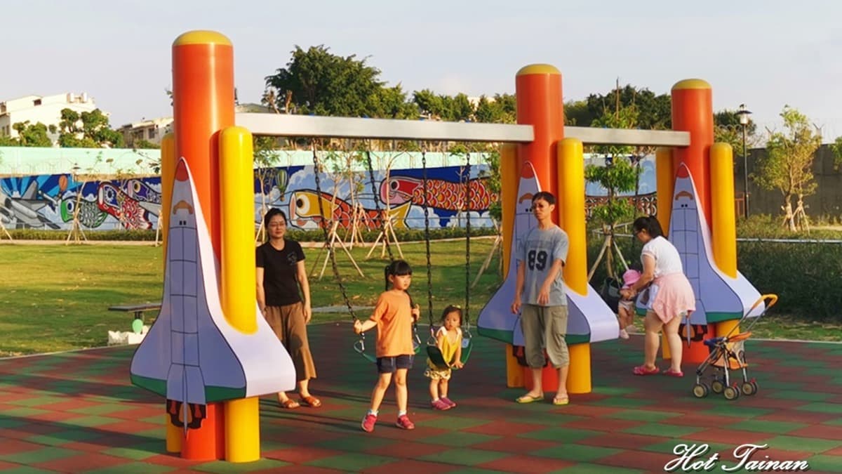 小孩放電首選!台南5公園免費玩:太空梭盪鞦韆、高空溜索、隱藏版侏儸紀 小孩放電首選!台南5公園免費玩:太空梭盪鞦韆、高空溜索、隱藏版侏儸紀