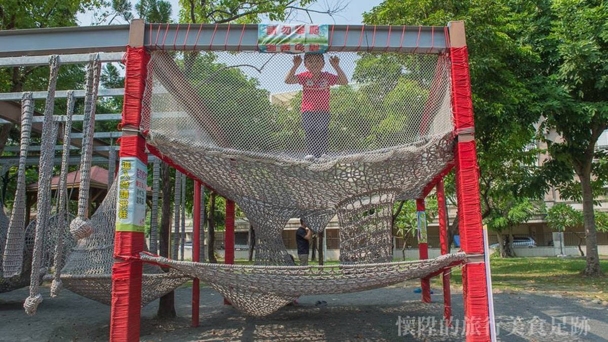 小孩放電首選!台南5公園免費玩:太空梭盪鞦韆、高空溜索、隱藏版侏儸紀 小孩放電首選!台南5公園免費玩:太空梭盪鞦韆、高空溜索、隱藏版侏儸紀