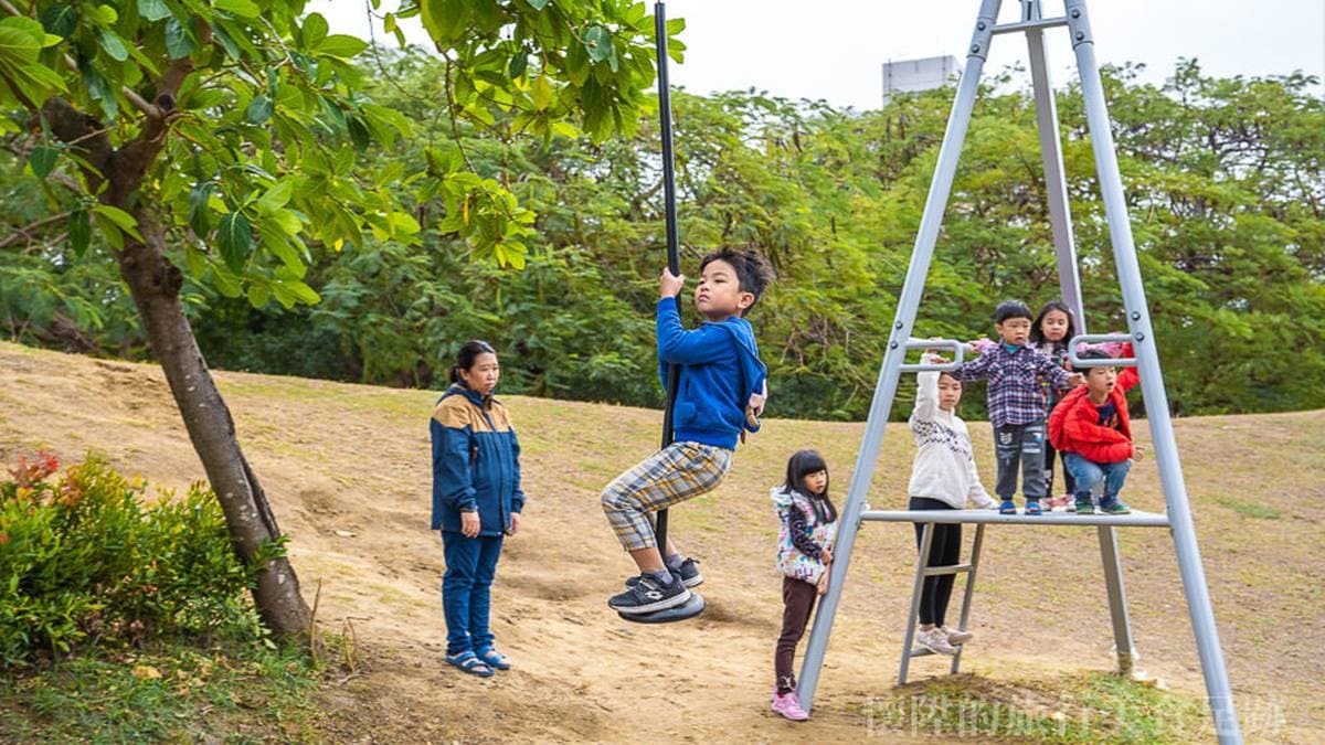 小孩放電首選!台南5公園免費玩:太空梭盪鞦韆、高空溜索、隱藏版侏儸紀 小孩放電首選!台南5公園免費玩:太空梭盪鞦韆、高空溜索、隱藏版侏儸紀