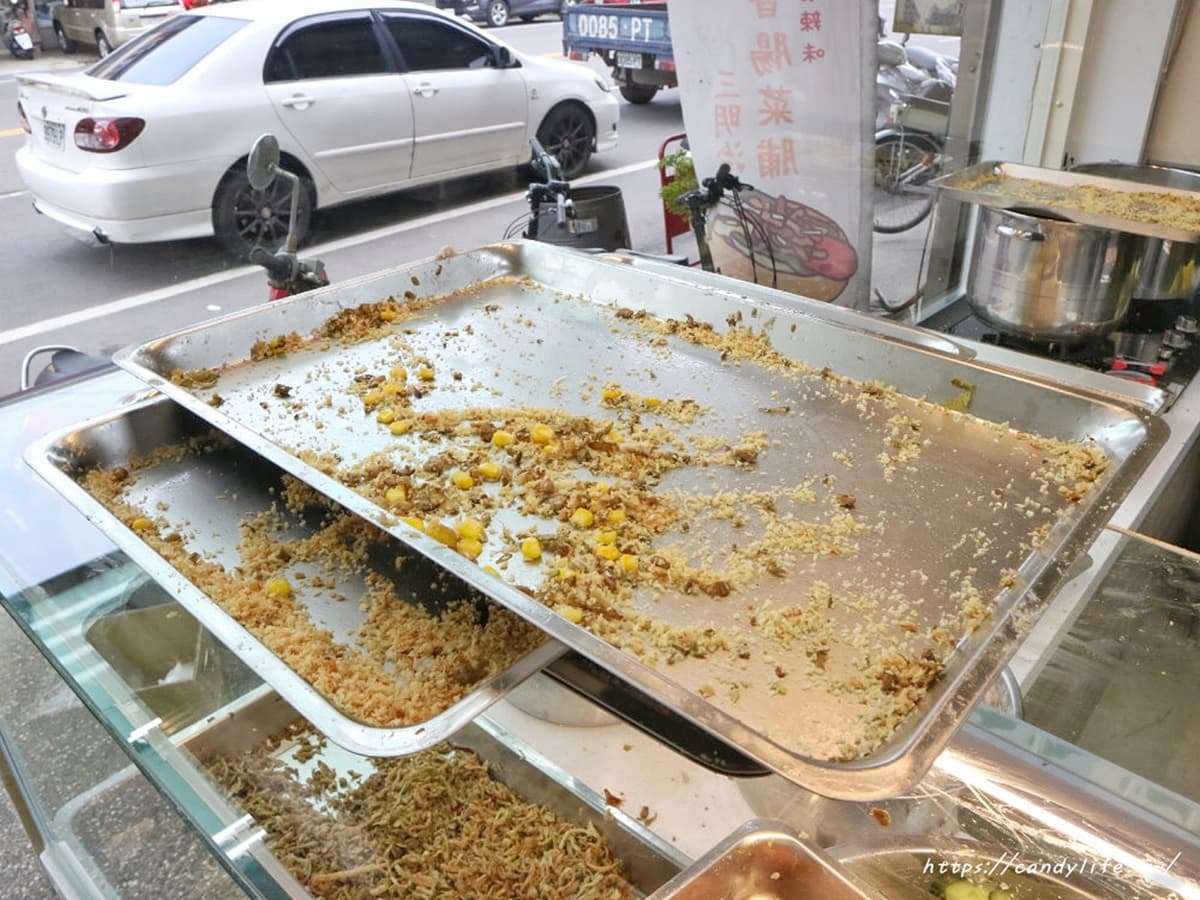 台中秒殺級營養三明治!爆餡芋卷吃得到芋頭塊,招牌菜脯香腸料多超飽足 台中秒殺級營養三明治!爆餡芋卷吃得到芋頭塊,招牌菜脯香腸料多超飽足