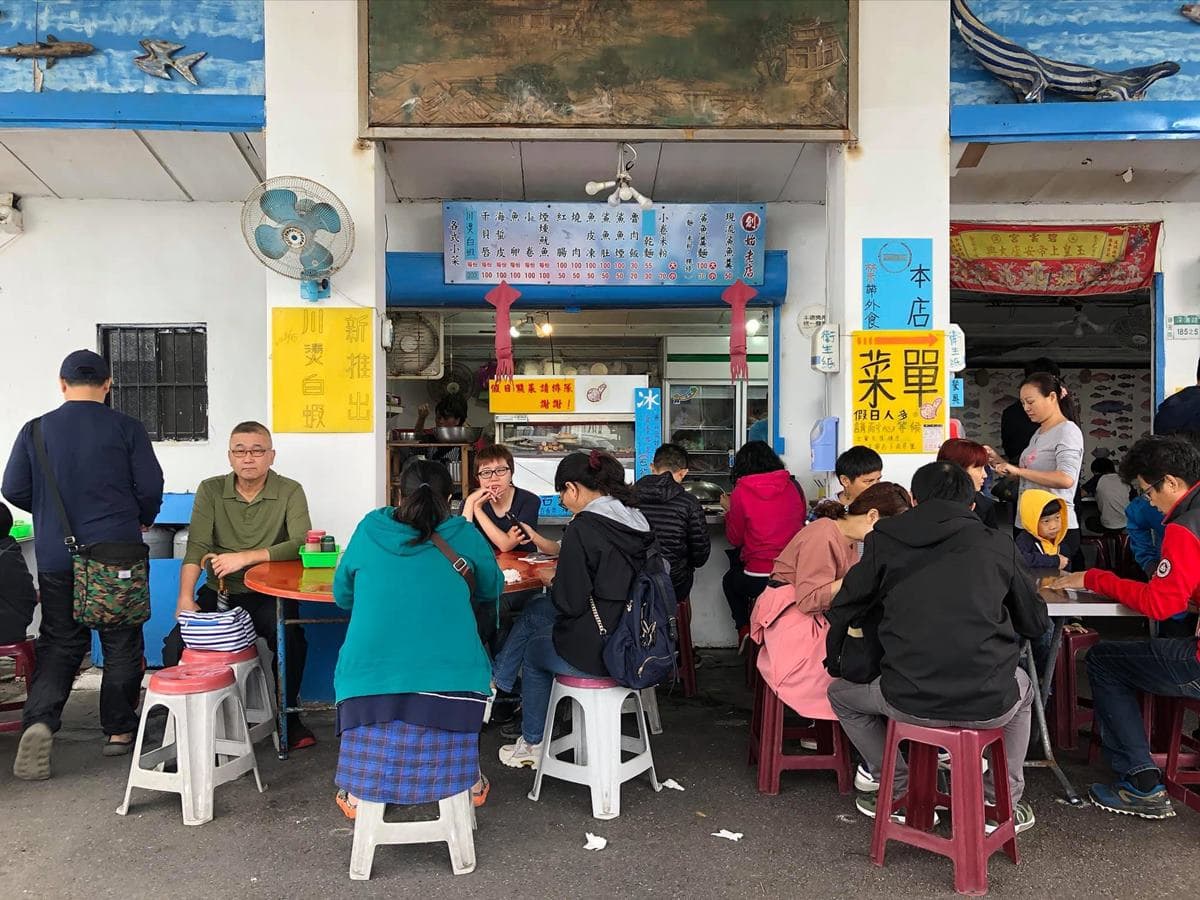 別處吃不到!漁港必嘗「現流」鯊魚羹,再搭古法燻製「鯊魚煙」更過癮 別處吃不到!漁港必嘗「現流」鯊魚羹,再搭古法燻製「鯊魚煙」更過癮