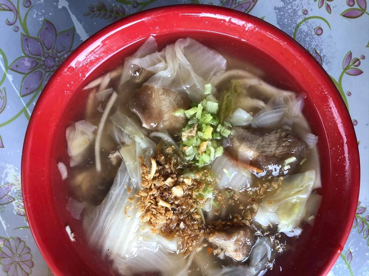 別處吃不到!漁港必嘗「現流」鯊魚羹,再搭古法燻製「鯊魚煙」更過癮 別處吃不到!漁港必嘗「現流」鯊魚羹,再搭古法燻製「鯊魚煙」更過癮