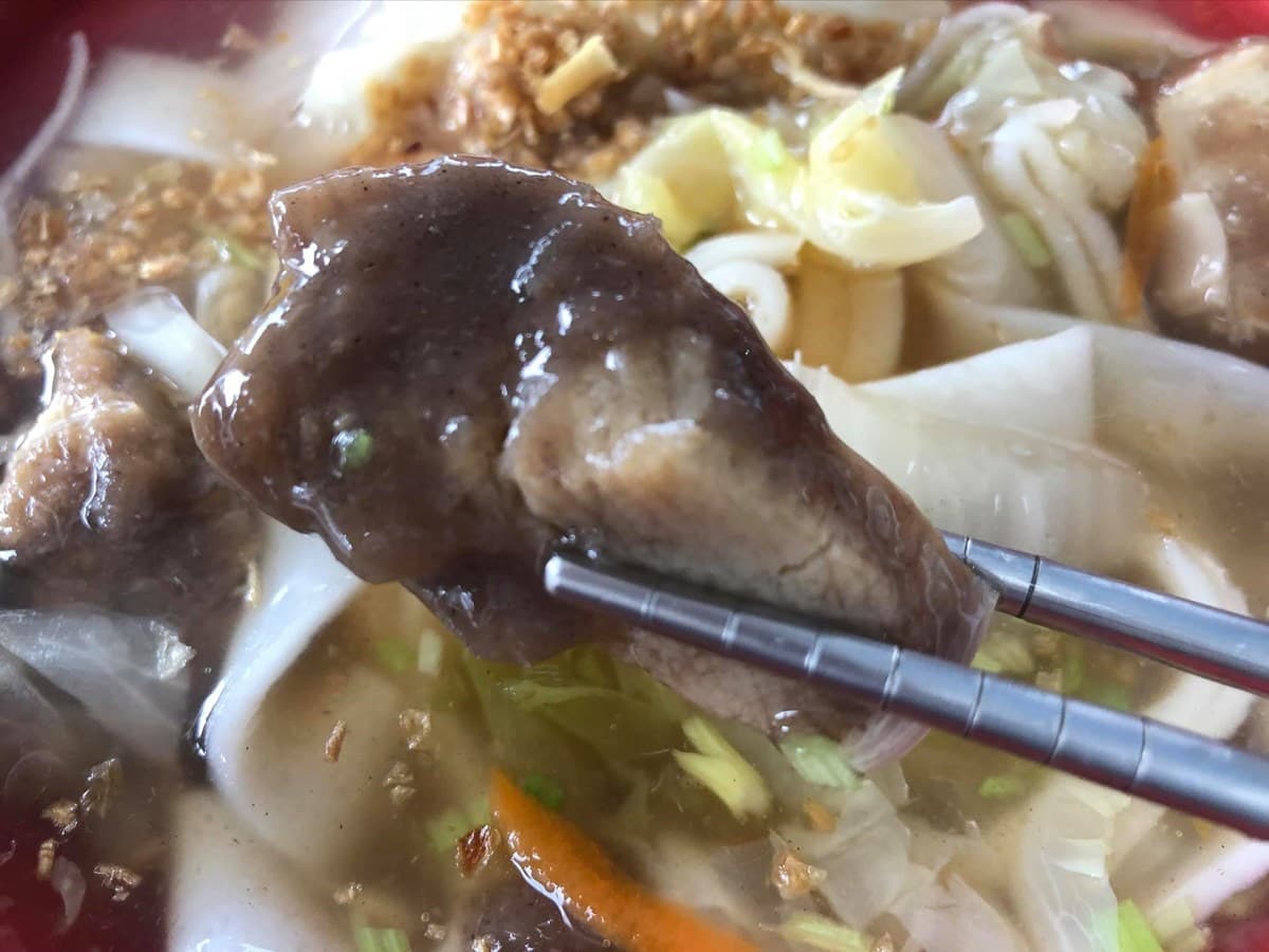 別處吃不到!漁港必嘗「現流」鯊魚羹,再搭古法燻製「鯊魚煙」更過癮 別處吃不到!漁港必嘗「現流」鯊魚羹,再搭古法燻製「鯊魚煙」更過癮