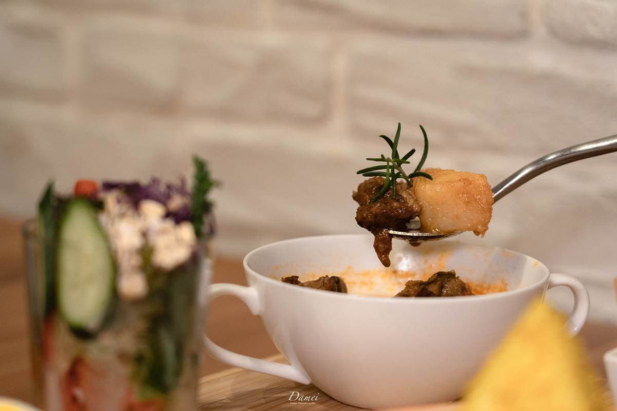 異國料理控注意!歐風餐館嘗波蘭菜捲、金字塔薑黃飯,土耳其壺「鮮奶茶」也超有FU 異國料理控注意!歐風餐館嘗波蘭菜捲、金字塔薑黃飯,土耳其壺「鮮奶茶」也超有FU
