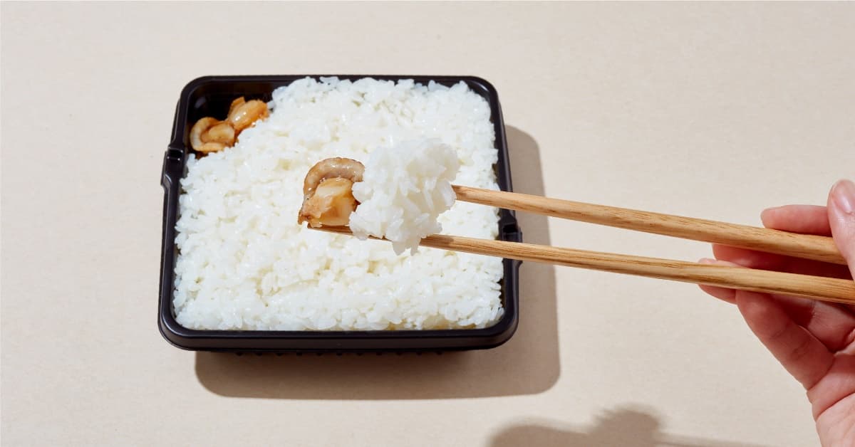 爭鮮「愚人節白飯餐盒」超狂驚喜藏飯裡!兒童節限量小魚壽司、列車提籃Q萌登場 爭鮮「愚人節白飯餐盒」超狂驚喜藏飯裡!兒童節限量小魚壽司、列車提籃Q萌登場