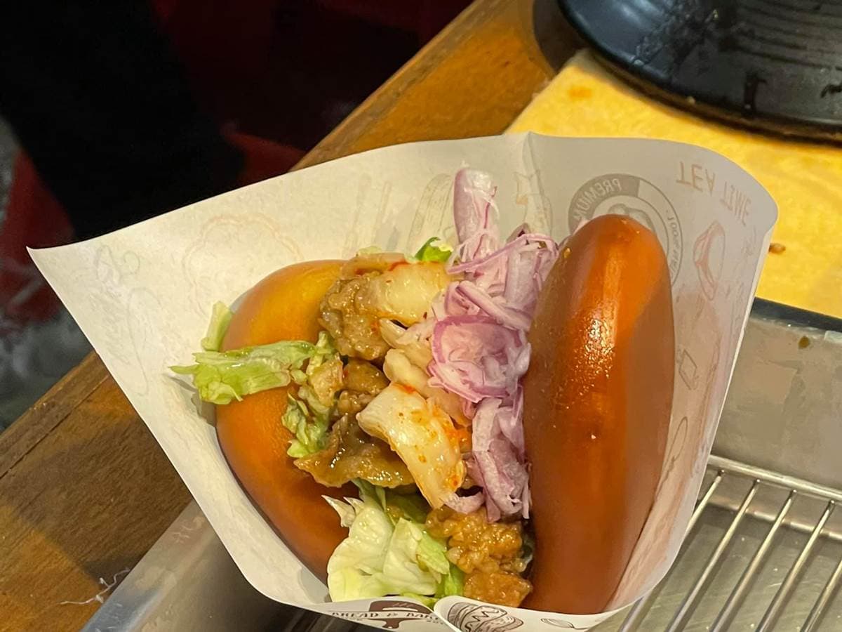 【新開店】超有哏!宜蘭「巧克力色」刈包夾「鴨賞」,泡菜燒肉口味趁熱吃最唰嘴 【新開店】超有哏!宜蘭「巧克力色」刈包夾「鴨賞」,泡菜燒肉口味趁熱吃最唰嘴