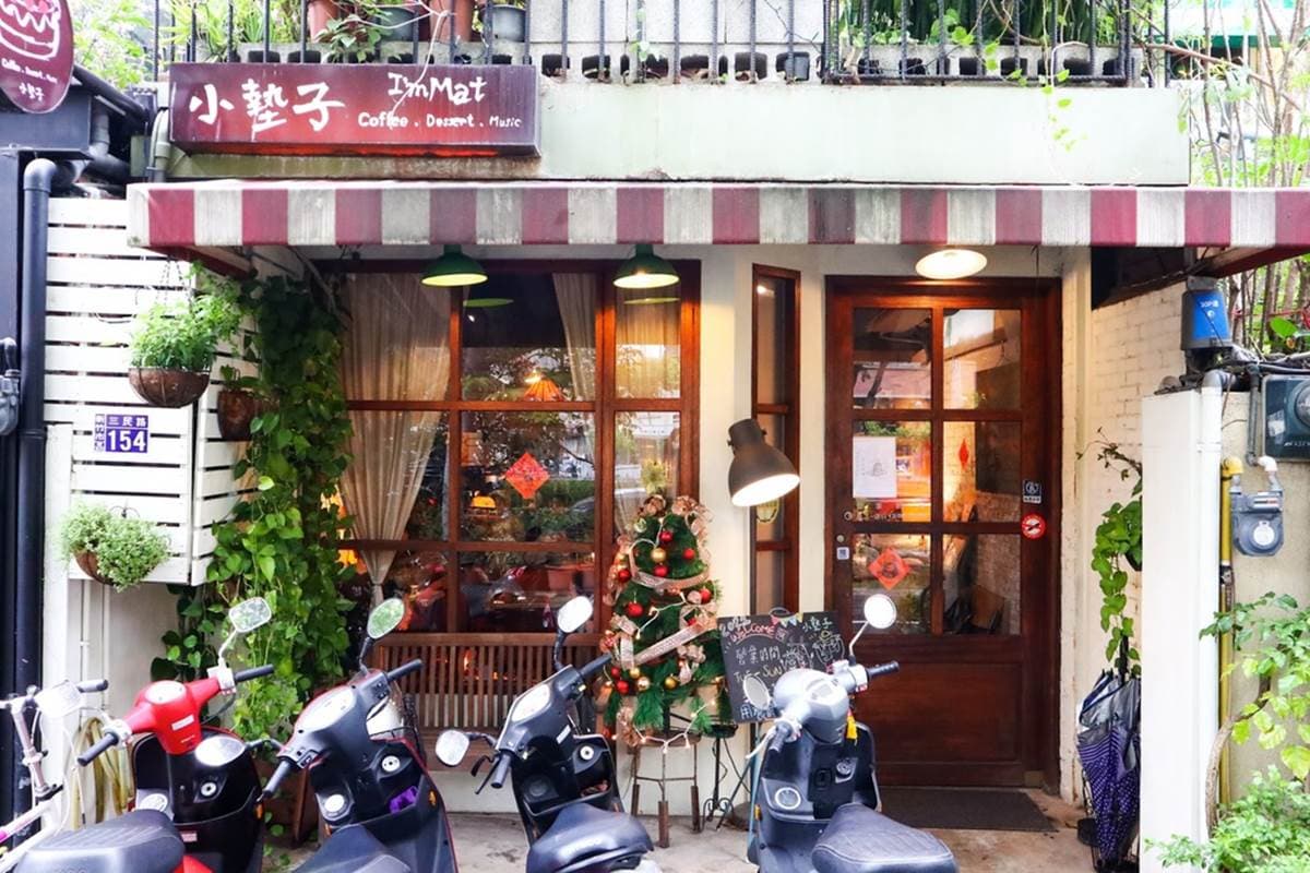 IG必拍!新竹7家網美系甜點店:露天泳池享Q萌鬆餅、花窗老宅吃7層戚風小山丘 IG必拍!新竹7家網美系甜點店:露天泳池享Q萌鬆餅、花窗老宅吃7層戚風小山丘