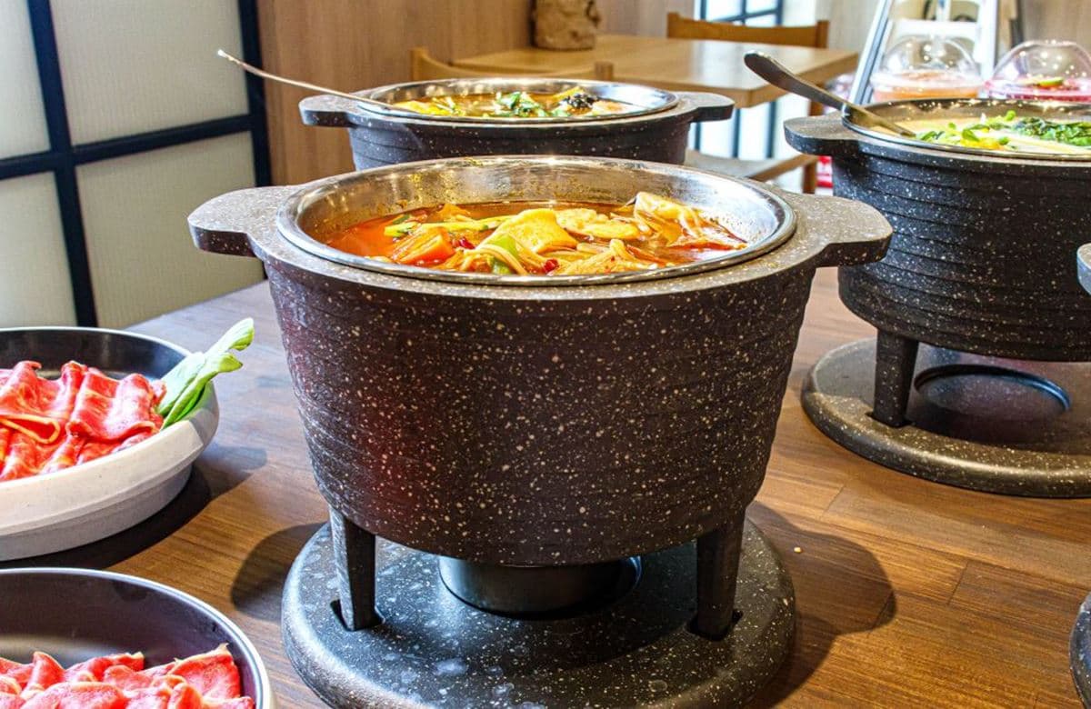 【新開店】第2鍋半價!網美系小火鍋主打「法式湯底」,50種飲品選項不輸飲料店 【新開店】第2鍋半價!網美系小火鍋主打「法式湯底」,50種飲品選項不輸飲料店