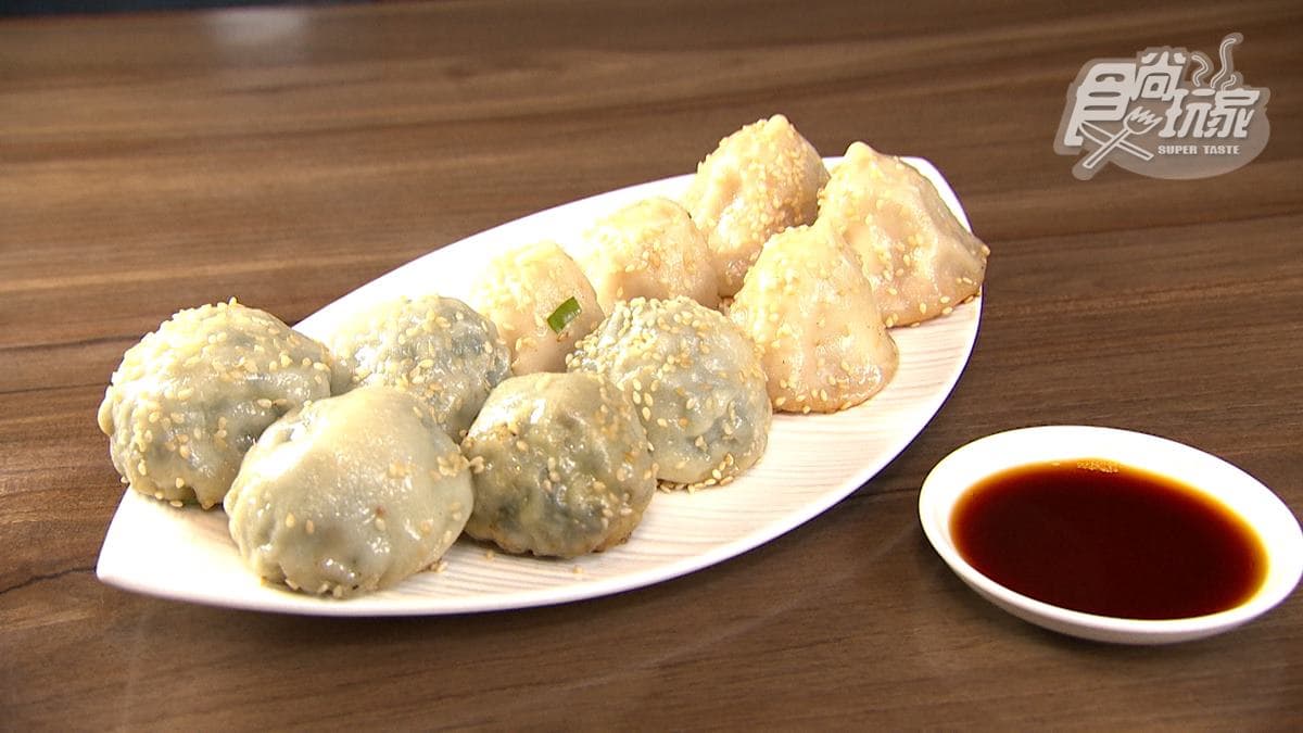媲美鼎泰豐!米其林級「生煎包」皮薄酥脆一咬就爆汁,翡翠口味吃得到滿滿青江菜