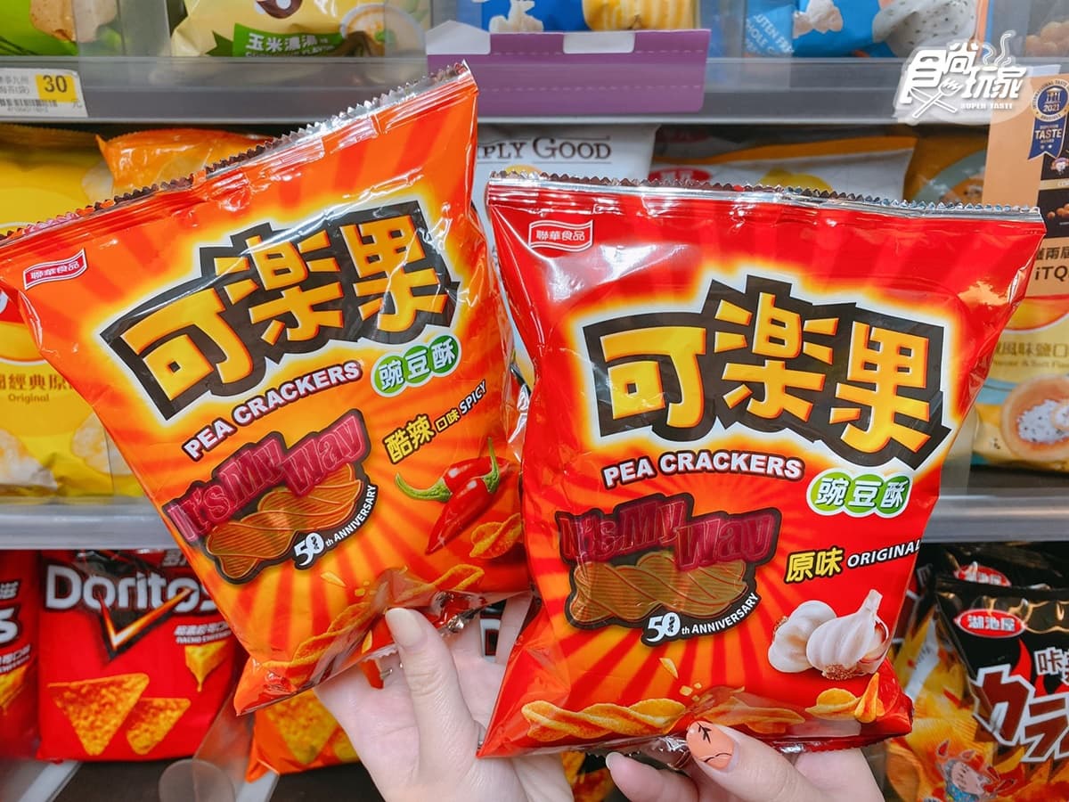 網友瘋搶「可樂果磁鐵」這拿!小七買2包就直接送一組,超Q原味+辣味款都有免抽 網友瘋搶「可樂果磁鐵」這拿!小七買2包就直接送一組,超Q原味+辣味款都有免抽