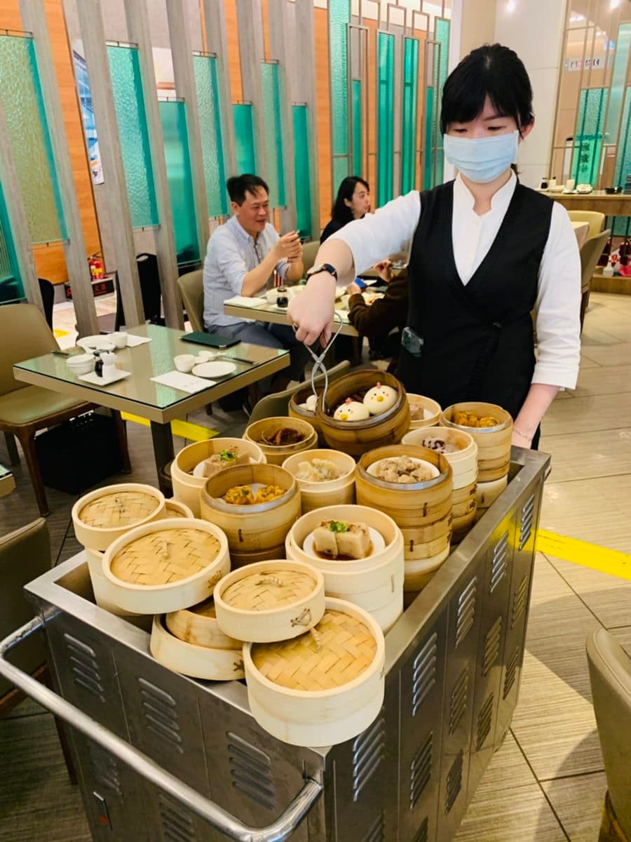 首次跨足「Buffet」!新葡苑推「599元港點吃到飽」只在這間百貨裡,招牌蒸籠推車內任你選 首次跨足「Buffet」!新葡苑推「599元港點吃到飽」只在這間百貨裡,招牌蒸籠推車內任你選