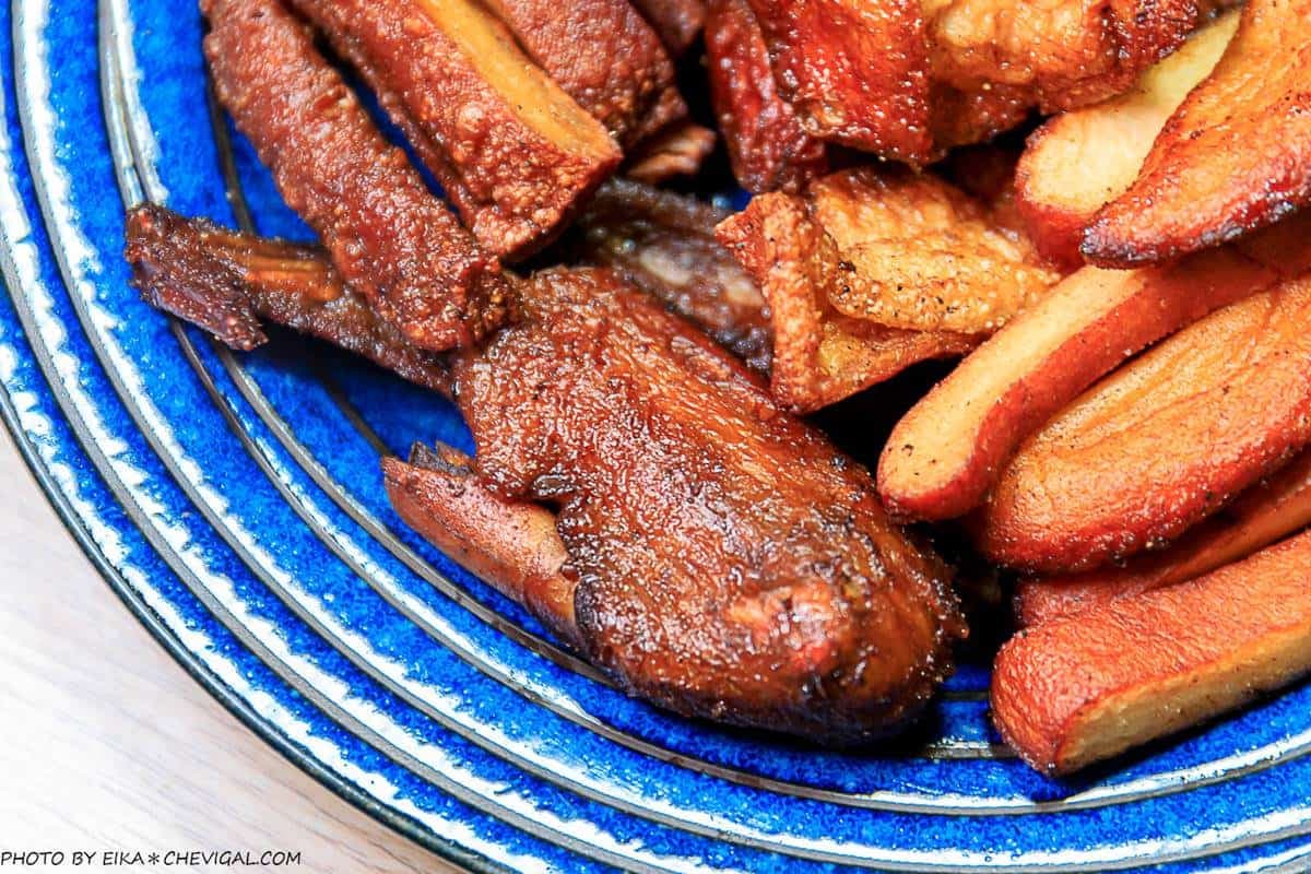 台中銷魂消夜!東山鴨頭先滷後炸很入味,網大推超強豆皮「酥脆如千層蛋捲」 台中銷魂消夜!東山鴨頭先滷後炸很入味,網大推超強豆皮「酥脆如千層蛋捲」