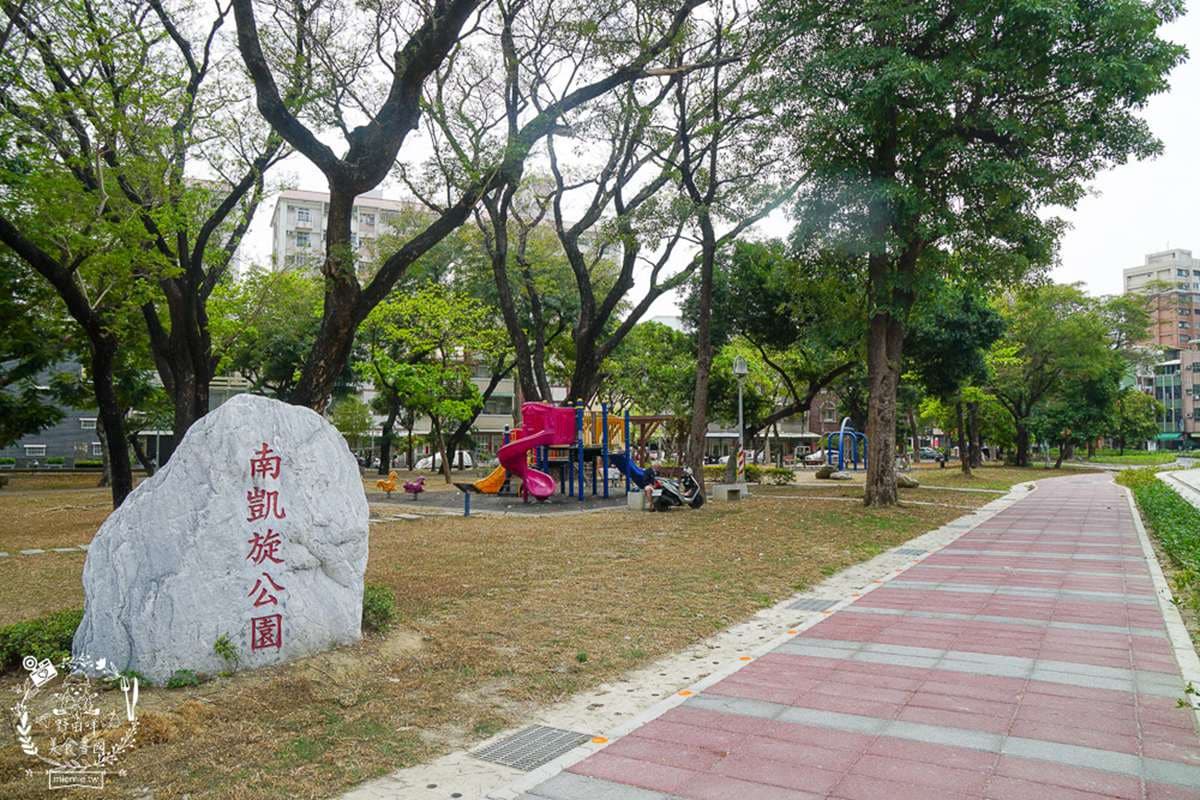 親子搭輕軌玩高雄!「夢時代站→凱旋公園站」4打卡點:全台最大3D塗鴉、彩色羚羊 親子搭輕軌玩高雄!「夢時代站→凱旋公園站」4打卡點:全台最大3D塗鴉、彩色羚羊