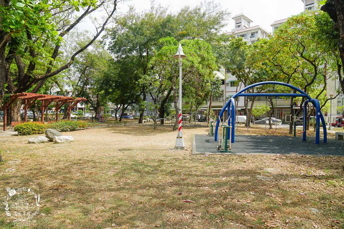 親子搭輕軌玩高雄!「夢時代站→凱旋公園站」4打卡點:全台最大3D塗鴉、彩色羚羊 親子搭輕軌玩高雄!「夢時代站→凱旋公園站」4打卡點:全台最大3D塗鴉、彩色羚羊