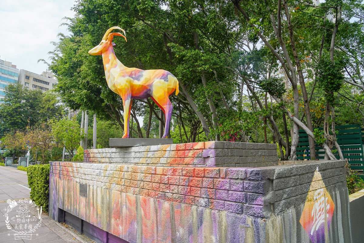 親子搭輕軌玩高雄!「夢時代站→凱旋公園站」4打卡點:全台最大3D塗鴉、彩色羚羊 親子搭輕軌玩高雄!「夢時代站→凱旋公園站」4打卡點:全台最大3D塗鴉、彩色羚羊