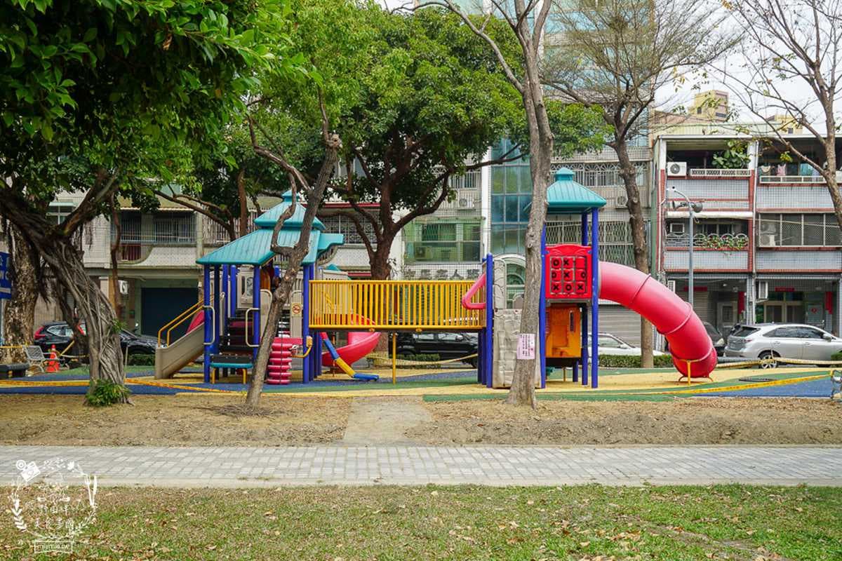 親子搭輕軌玩高雄!「夢時代站→凱旋公園站」4打卡點:全台最大3D塗鴉、彩色羚羊 親子搭輕軌玩高雄!「夢時代站→凱旋公園站」4打卡點:全台最大3D塗鴉、彩色羚羊