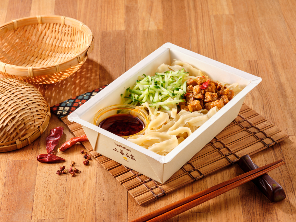 無肉也歡!全家攜手上善豆家推「蔬食料理」,麻辣乾拌麵、麻油薑藜麥炒飯口感太銷魂 無肉也歡!全家攜手上善豆家推「蔬食料理」,麻辣乾拌麵、麻油薑藜麥炒飯口感太銷魂