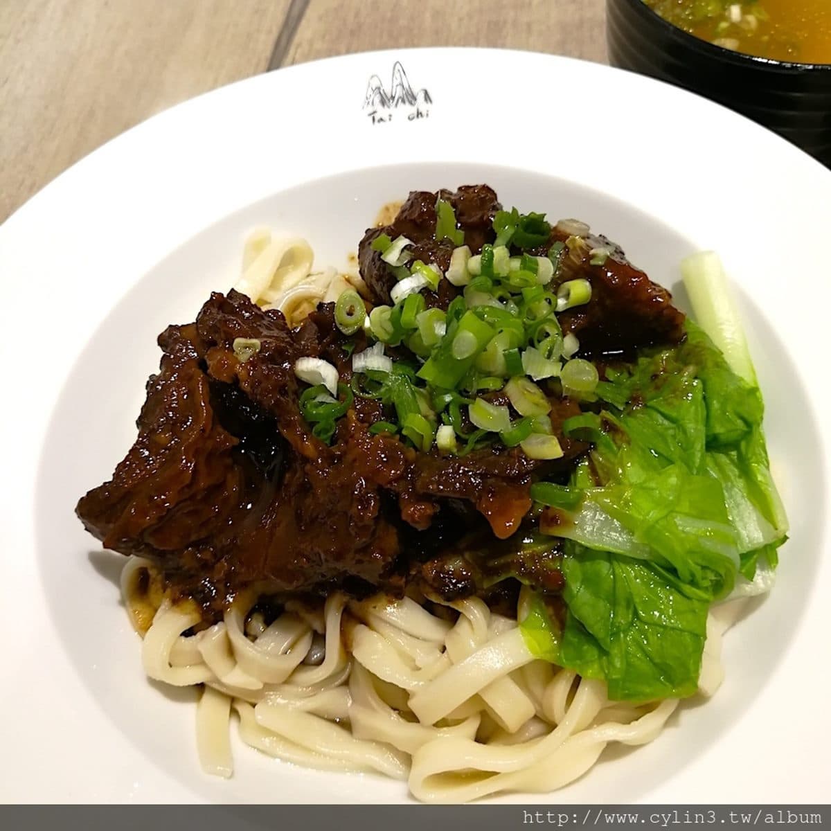 飄香超過40年!台北6家老字號牛肉麵:24小時營業、本土黃牛乾拌麵、限量牛筋 飄香超過40年!台北6家老字號牛肉麵:24小時營業、本土黃牛乾拌麵、限量牛筋