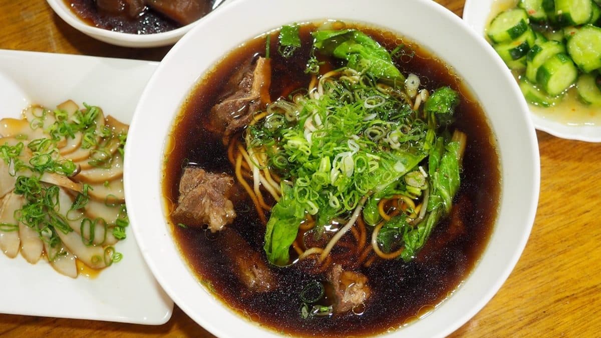 飄香超過40年!台北6家老字號牛肉麵:24小時營業、本土黃牛乾拌麵、限量牛筋 飄香超過40年!台北6家老字號牛肉麵:24小時營業、本土黃牛乾拌麵、限量牛筋