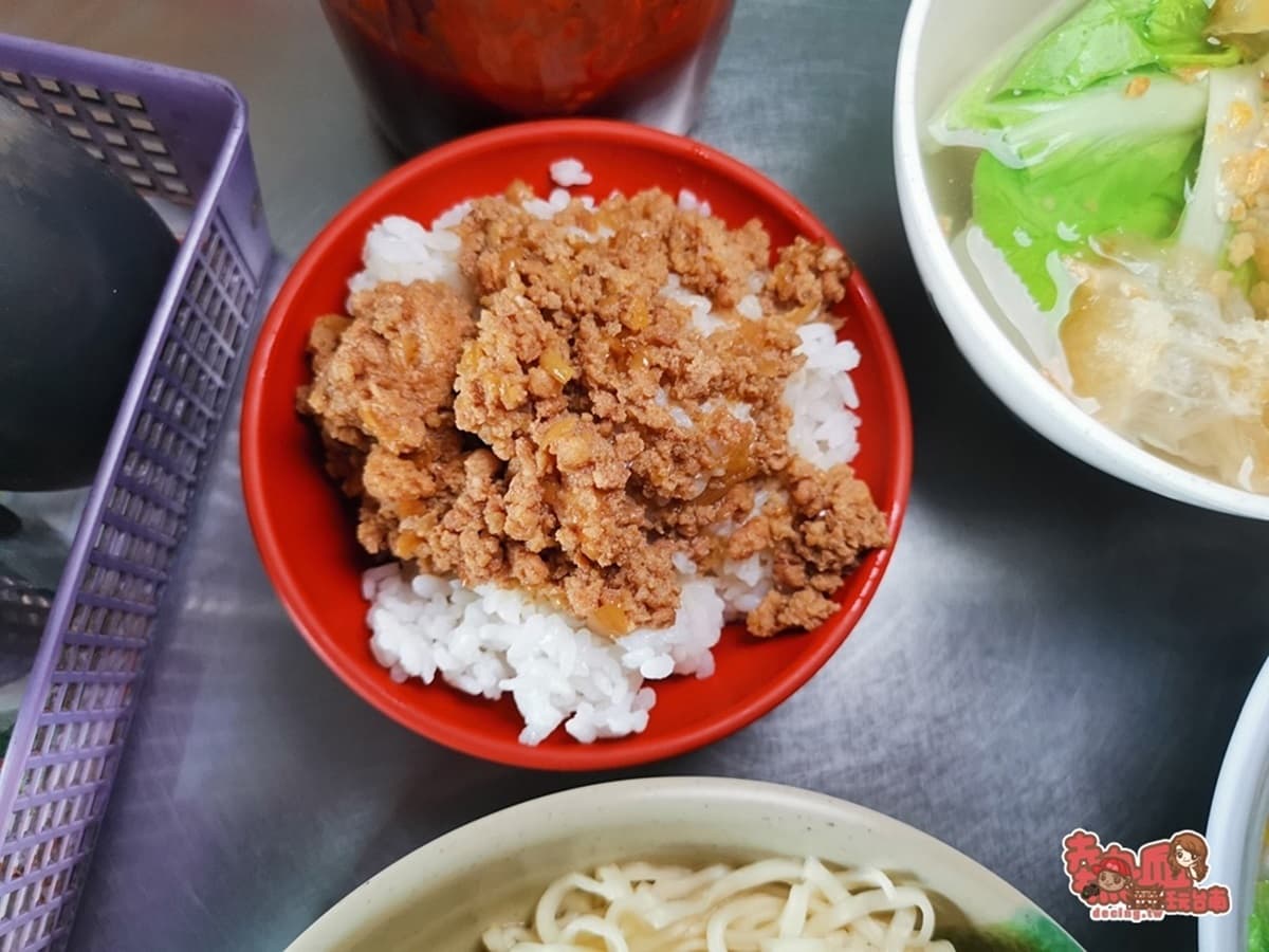不到50元吃超飽!在地人大推這家阿嬤ㄟ店,滿滿肉燥飯只要10元,乾麵也是佛心分量 不到50元吃超飽!在地人大推這家阿嬤ㄟ店,滿滿肉燥飯只要10元,乾麵也是佛心分量