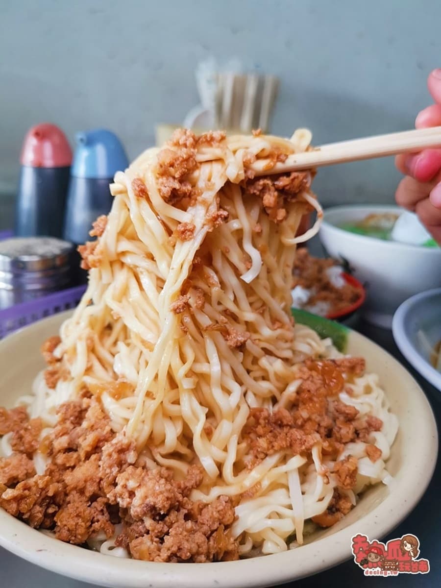 不到50元吃超飽!在地人大推這家阿嬤ㄟ店,滿滿肉燥飯只要10元,乾麵也是佛心分量 不到50元吃超飽!在地人大推這家阿嬤ㄟ店,滿滿肉燥飯只要10元,乾麵也是佛心分量