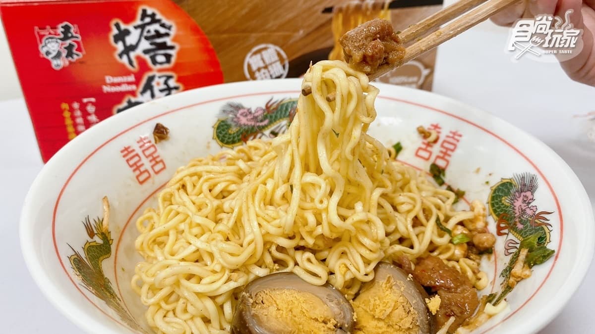 跟示意圖一模一樣!好市多超狂「擔仔麵」附整顆滷蛋,再吃苦甜「杏桃巧克力派」 跟示意圖一模一樣!好市多超狂「擔仔麵」附整顆滷蛋,再吃苦甜「杏桃巧克力派」