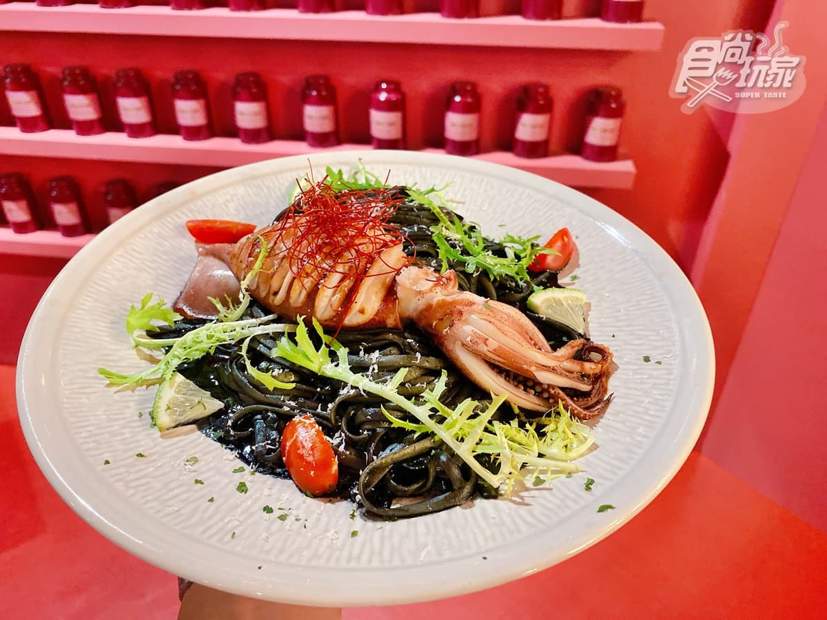 「iPhone夢幻紫」甜點這裡吃!整圈雲朵融化,還有「哈味瀑布」、肉桂捲杯必拍 「iPhone夢幻紫」甜點這裡吃!整圈雲朵融化,還有「哈味瀑布」、肉桂捲杯必拍