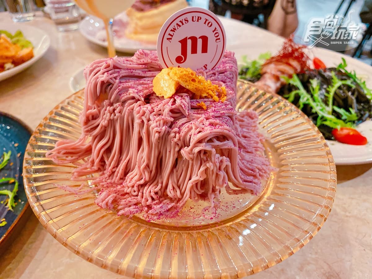 「iPhone夢幻紫」甜點這裡吃!整圈雲朵融化,還有「哈味瀑布」、肉桂捲杯必拍 「iPhone夢幻紫」甜點這裡吃!整圈雲朵融化,還有「哈味瀑布」、肉桂捲杯必拍