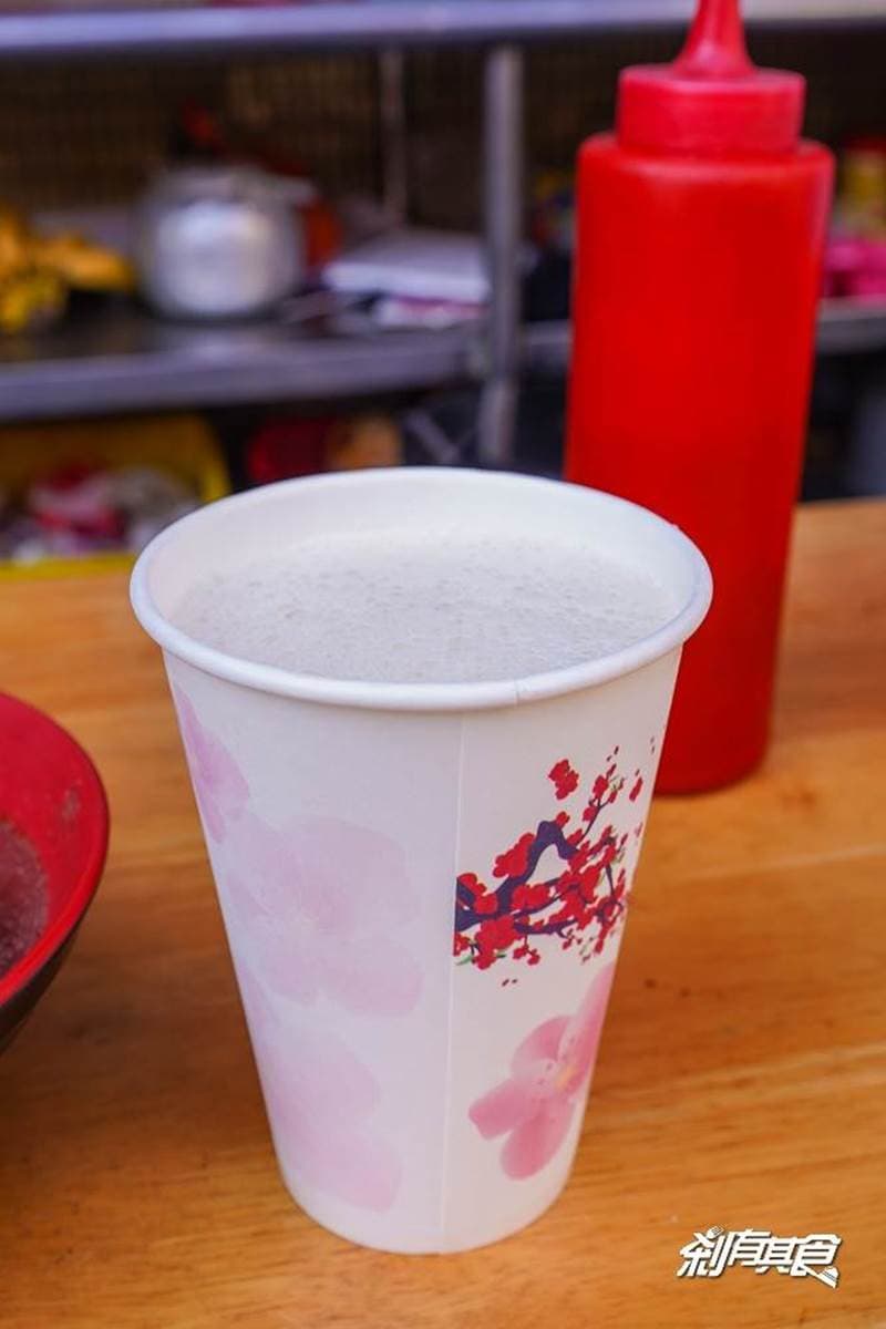 超厚「火腿粉漿蛋餅」對折不要切!台中60年早餐店搬到這,現場做的蘿蔔糕必點 超厚「火腿粉漿蛋餅」對折不要切!台中60年早餐店搬到這,現場做的蘿蔔糕必點