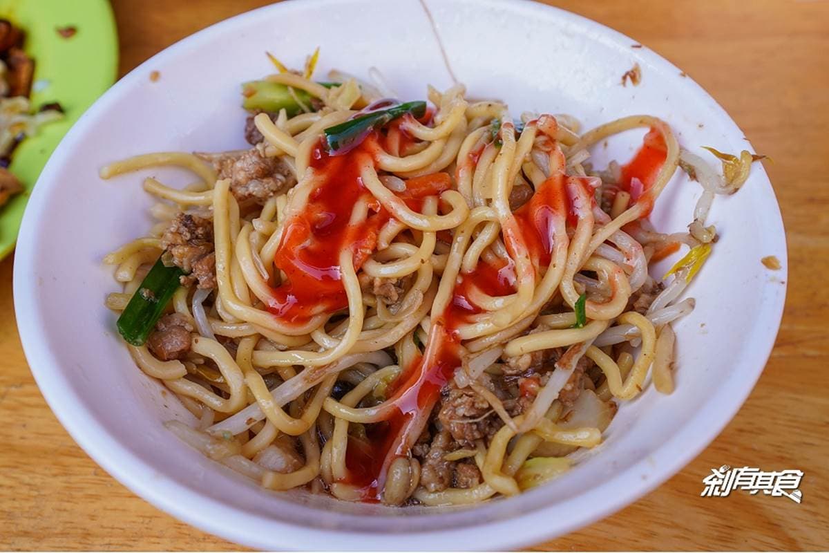 超厚「火腿粉漿蛋餅」對折不要切!台中60年早餐店搬到這,現場做的蘿蔔糕必點 超厚「火腿粉漿蛋餅」對折不要切!台中60年早餐店搬到這,現場做的蘿蔔糕必點