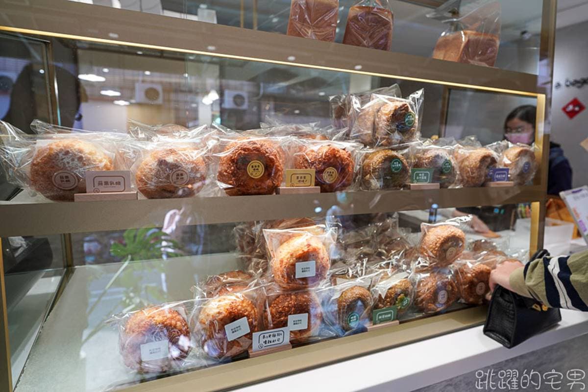 排隊排到翻!人氣貝果店隱身巷弄內,必吃「伯爵奶茶餡」超濃郁,芋泥巴斯克也大推 排隊排到翻!人氣貝果店隱身巷弄內,必吃「伯爵奶茶餡」超濃郁,芋泥巴斯克也大推