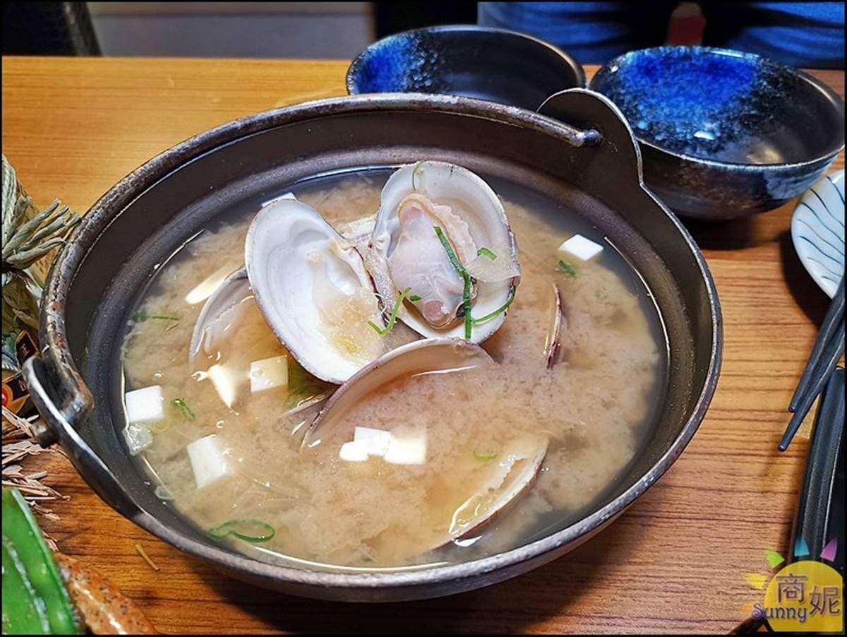 CP值爆表!台中超狂「5小丼」一次嘗炙燒星鰻、比目魚,澎派分量1碗只要150元 CP值爆表!台中超狂「5小丼」一次嘗炙燒星鰻、比目魚,澎派分量1碗只要150元