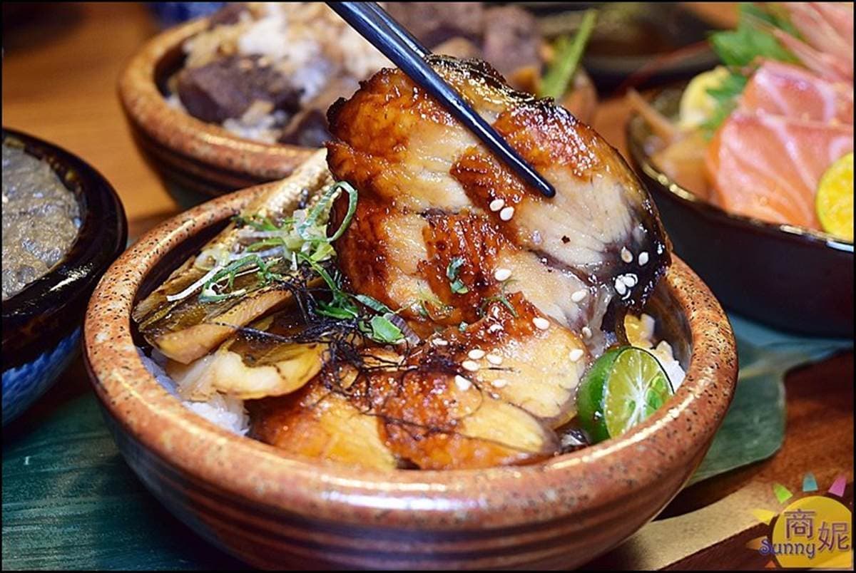CP值爆表!台中超狂「5小丼」一次嘗炙燒星鰻、比目魚,澎派分量1碗只要150元 CP值爆表!台中超狂「5小丼」一次嘗炙燒星鰻、比目魚,澎派分量1碗只要150元