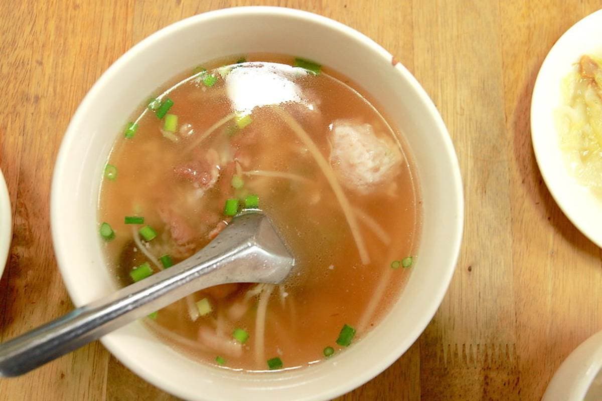台南人的早餐!老字號「魚鬆」米糕早上6點就開賣,鮮甜白菜滷、綜合丸湯也必點 台南人的早餐!老字號「魚鬆」米糕早上6點就開賣,鮮甜白菜滷、綜合丸湯也必點