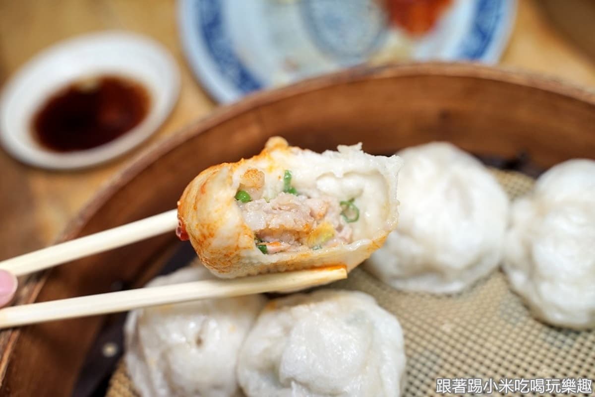 在地人排爆!市場「超人氣小籠包」一出爐就秒殺,軟Q麵皮+爆汁肉餡超過癮 在地人排爆!市場「超人氣小籠包」一出爐就秒殺,軟Q麵皮+爆汁肉餡超過癮