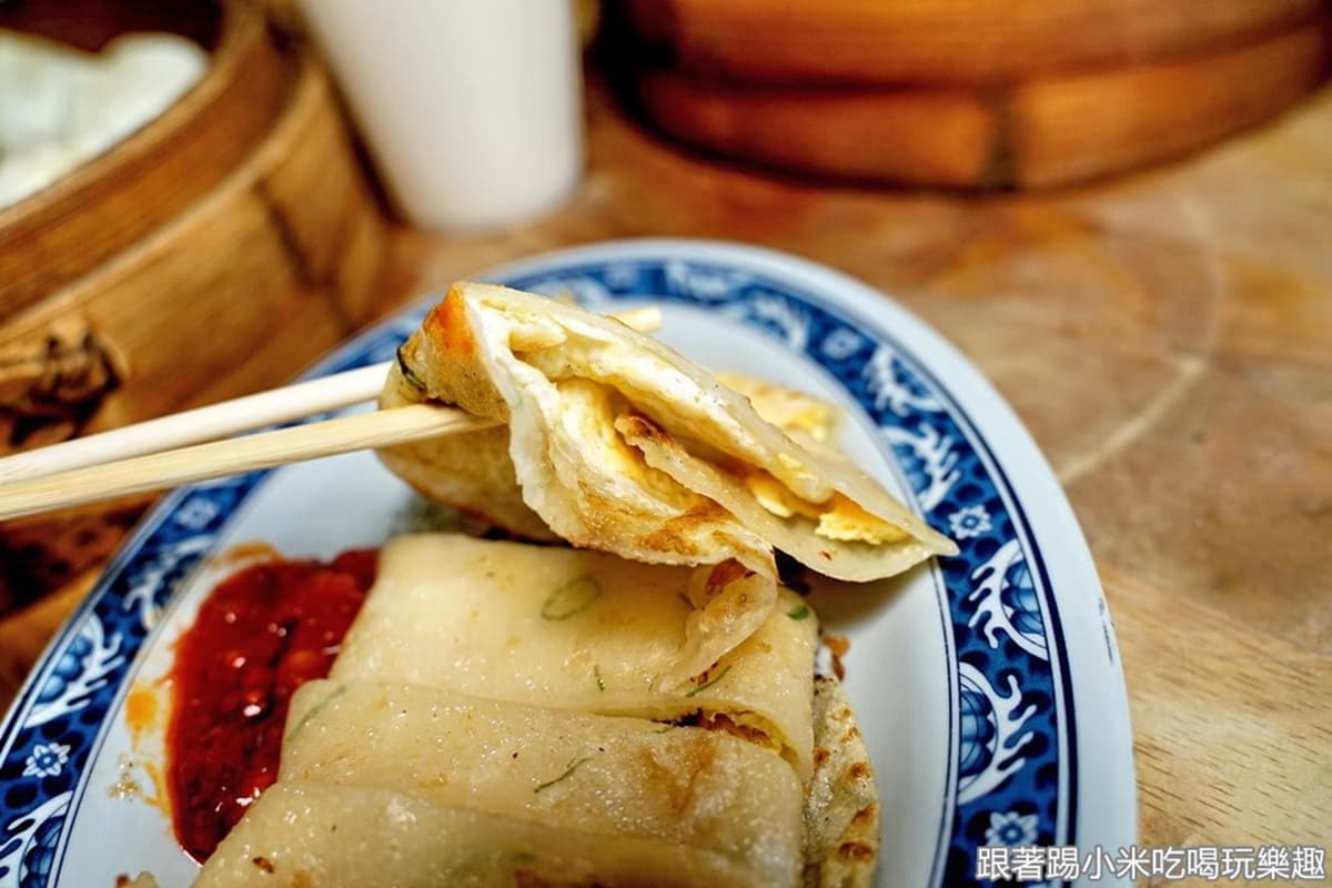 在地人排爆!市場「超人氣小籠包」一出爐就秒殺,軟Q麵皮+爆汁肉餡超過癮 在地人排爆!市場「超人氣小籠包」一出爐就秒殺,軟Q麵皮+爆汁肉餡超過癮