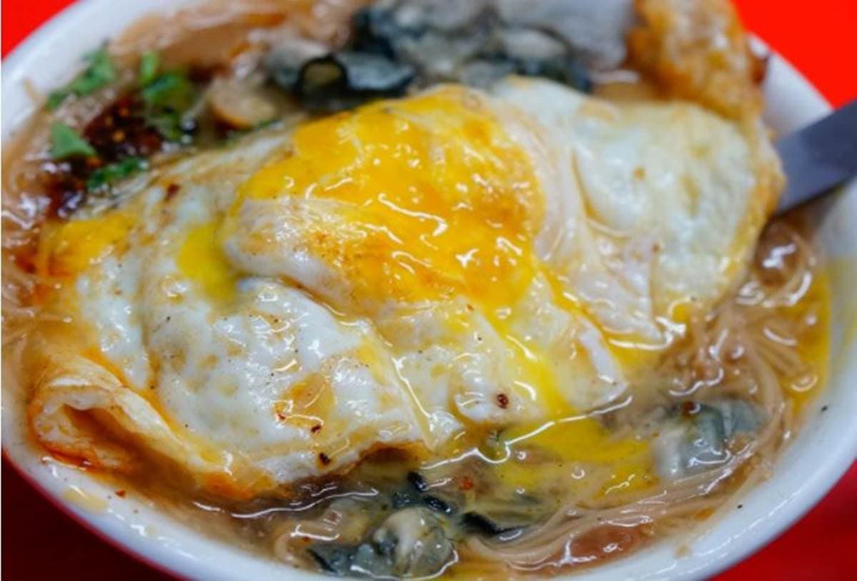 在地人早餐!高雄老字號麵線加半熟蛋超對味,配料「蚵仔」不裹粉鮮甜又飽滿 在地人早餐!高雄老字號麵線加半熟蛋超對味,配料「蚵仔」不裹粉鮮甜又飽滿