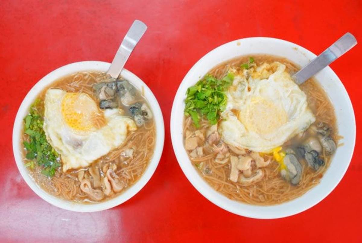 在地人早餐!高雄老字號麵線加半熟蛋超對味,配料「蚵仔」不裹粉鮮甜又飽滿 在地人早餐!高雄老字號麵線加半熟蛋超對味,配料「蚵仔」不裹粉鮮甜又飽滿