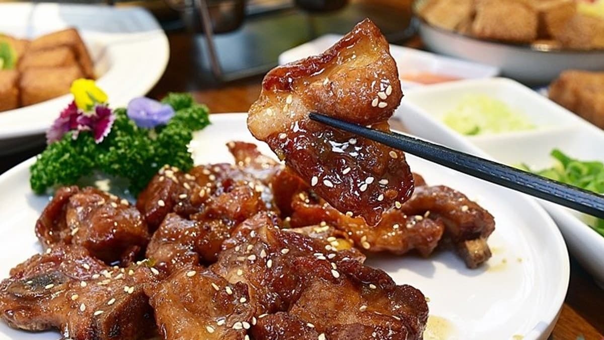 評價4.9星!老宅砂鍋粥「生米慢燉」還加堅果、花生醬提香,必點超鮮海味中卷鍋 評價4.9星!老宅砂鍋粥「生米慢燉」還加堅果、花生醬提香,必點超鮮海味中卷鍋