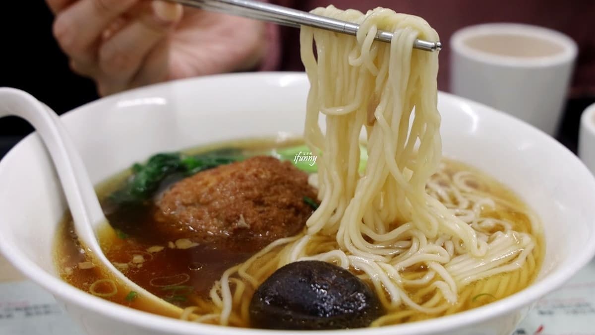 平民版鼎泰豐!排骨蛋炒飯「肉大到快看不見飯」,酥香豆皮捲吃完還想拿1盤 平民版鼎泰豐!排骨蛋炒飯「肉大到快看不見飯」,酥香豆皮捲吃完還想拿1盤