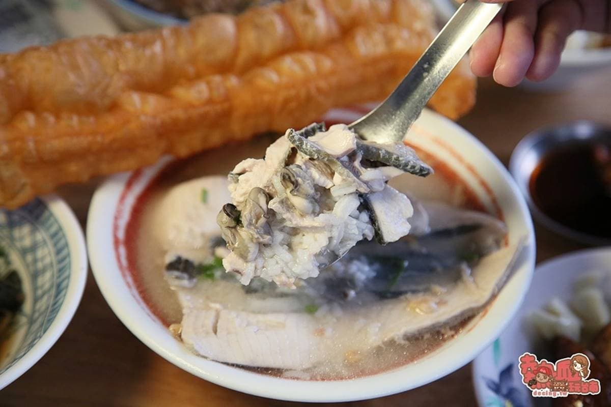 飄香81年!台南「虱目魚鹹粥」必搭油條更對味,全魚肉香腸想吃看運氣 飄香81年!台南「虱目魚鹹粥」必搭油條更對味,全魚肉香腸想吃看運氣