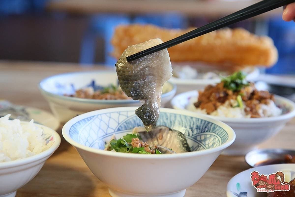 飄香81年!台南「虱目魚鹹粥」必搭油條更對味,全魚肉香腸想吃看運氣 飄香81年!台南「虱目魚鹹粥」必搭油條更對味,全魚肉香腸想吃看運氣