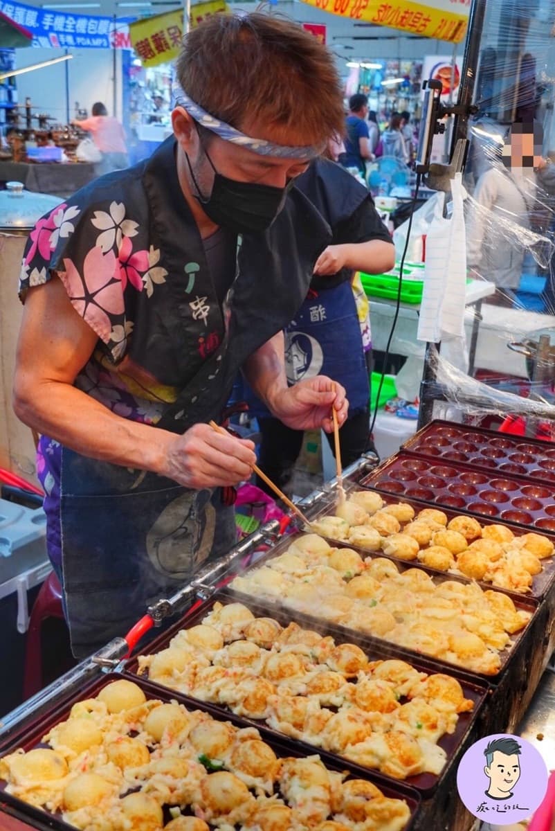 牽絲爆漿太狂!台南大東夜市3家超邪惡「手拿小吃」:爆餡榴槤車輪餅、拉絲起司棒棒山 牽絲爆漿太狂!台南大東夜市3家超邪惡「手拿小吃」:爆餡榴槤車輪餅、拉絲起司棒棒山