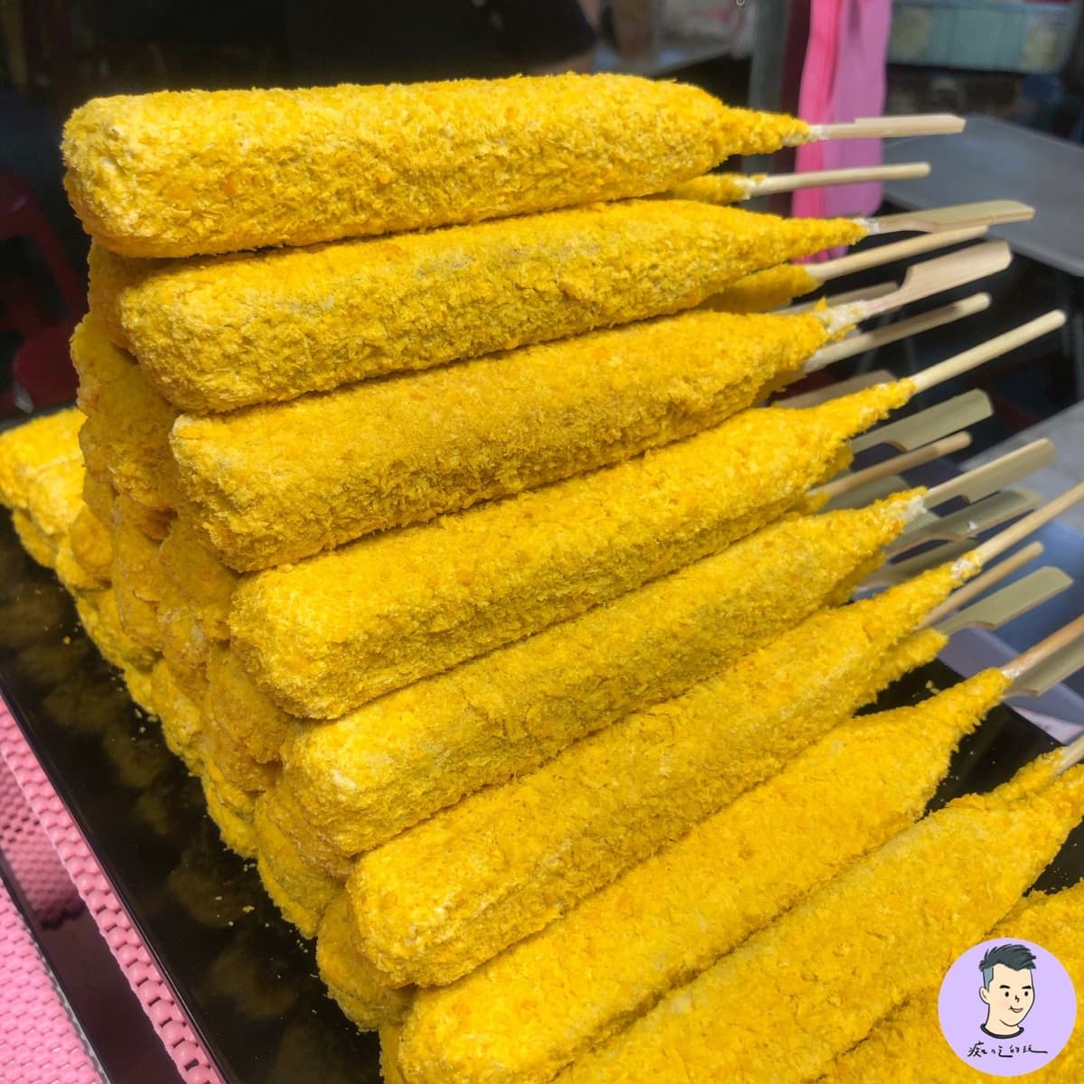 牽絲爆漿太狂!台南大東夜市3家超邪惡「手拿小吃」:爆餡榴槤車輪餅、拉絲起司棒棒山 牽絲爆漿太狂!台南大東夜市3家超邪惡「手拿小吃」:爆餡榴槤車輪餅、拉絲起司棒棒山