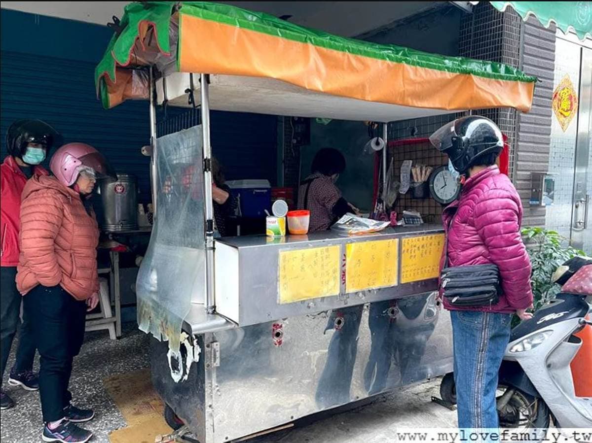 在地人才知道!桃園5家古早味粉漿蛋餅:50年阿婆餐車、1週只賣4天、30元雙蛋 在地人才知道!桃園5家古早味粉漿蛋餅:50年阿婆餐車、1週只賣4天、30元雙蛋