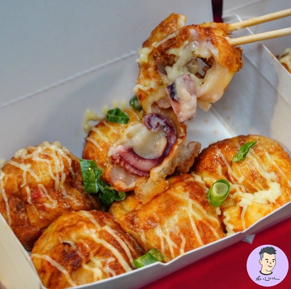牽絲爆漿太狂!台南大東夜市3家超邪惡「手拿小吃」:爆餡榴槤車輪餅、拉絲起司棒棒山 牽絲爆漿太狂!台南大東夜市3家超邪惡「手拿小吃」:爆餡榴槤車輪餅、拉絲起司棒棒山