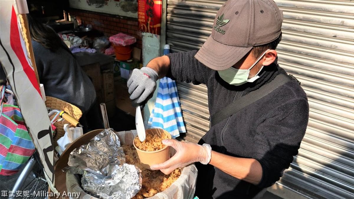 冷掉也好吃!古早味「腳踏車油飯」一週只賣3天還限量,Q香糯米加特製醬一吃停不下 冷掉也好吃!古早味「腳踏車油飯」一週只賣3天還限量,Q香糯米加特製醬一吃停不下